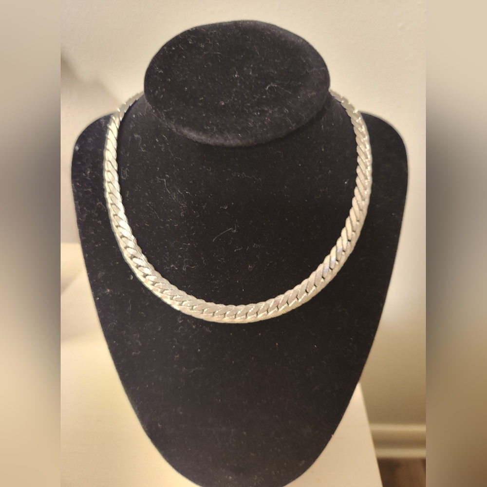 Vintage Silvertone Herringbone Chocker! Not singed from what I can see. - Picture 2 of 7